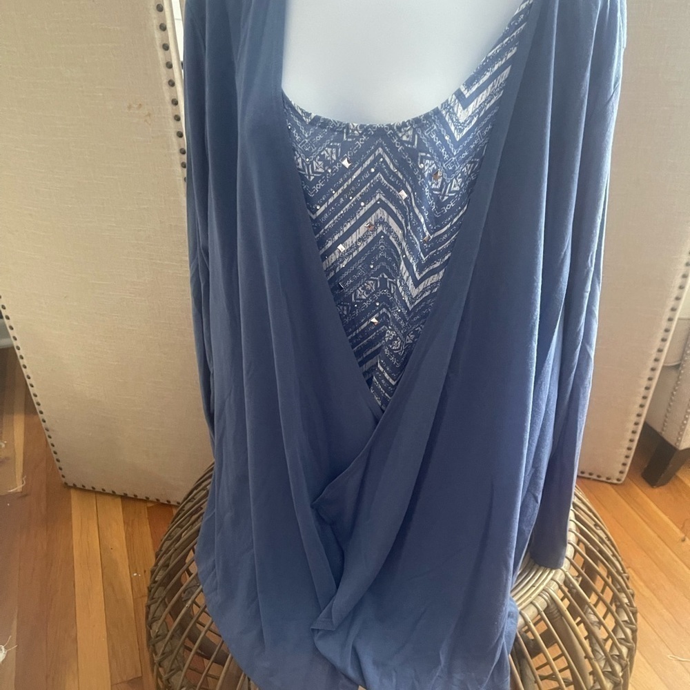 Blue with print look like a two piece has metal pieces size 4x - Picture 2 of 5